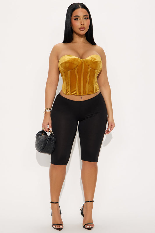 Feeling Cheeky Mid Rise Ruched Butt Capri Legging 14″ - Black