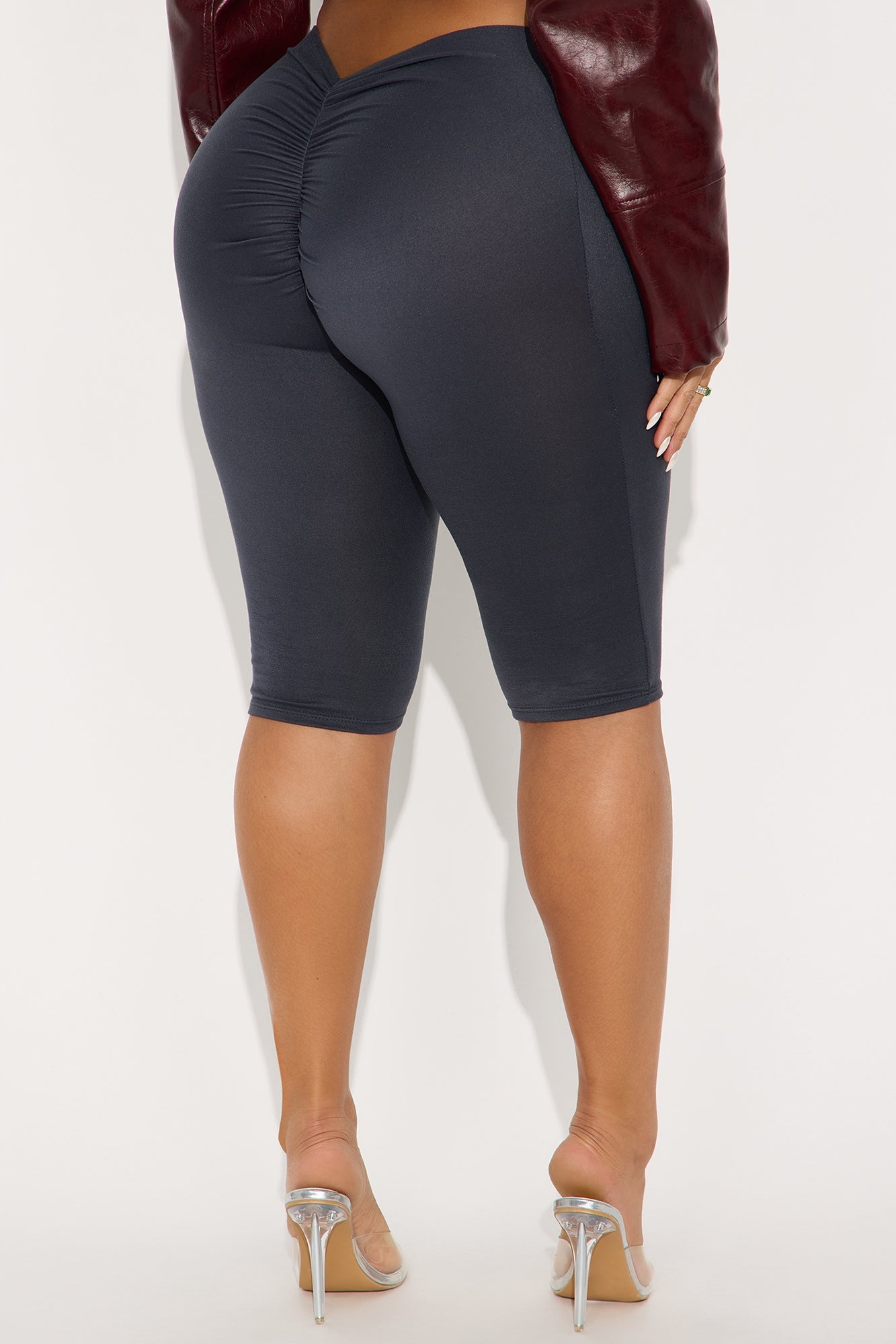 Feeling Cheeky Mid Rise Ruched Butt Capri Legging 14″ - Charcoal