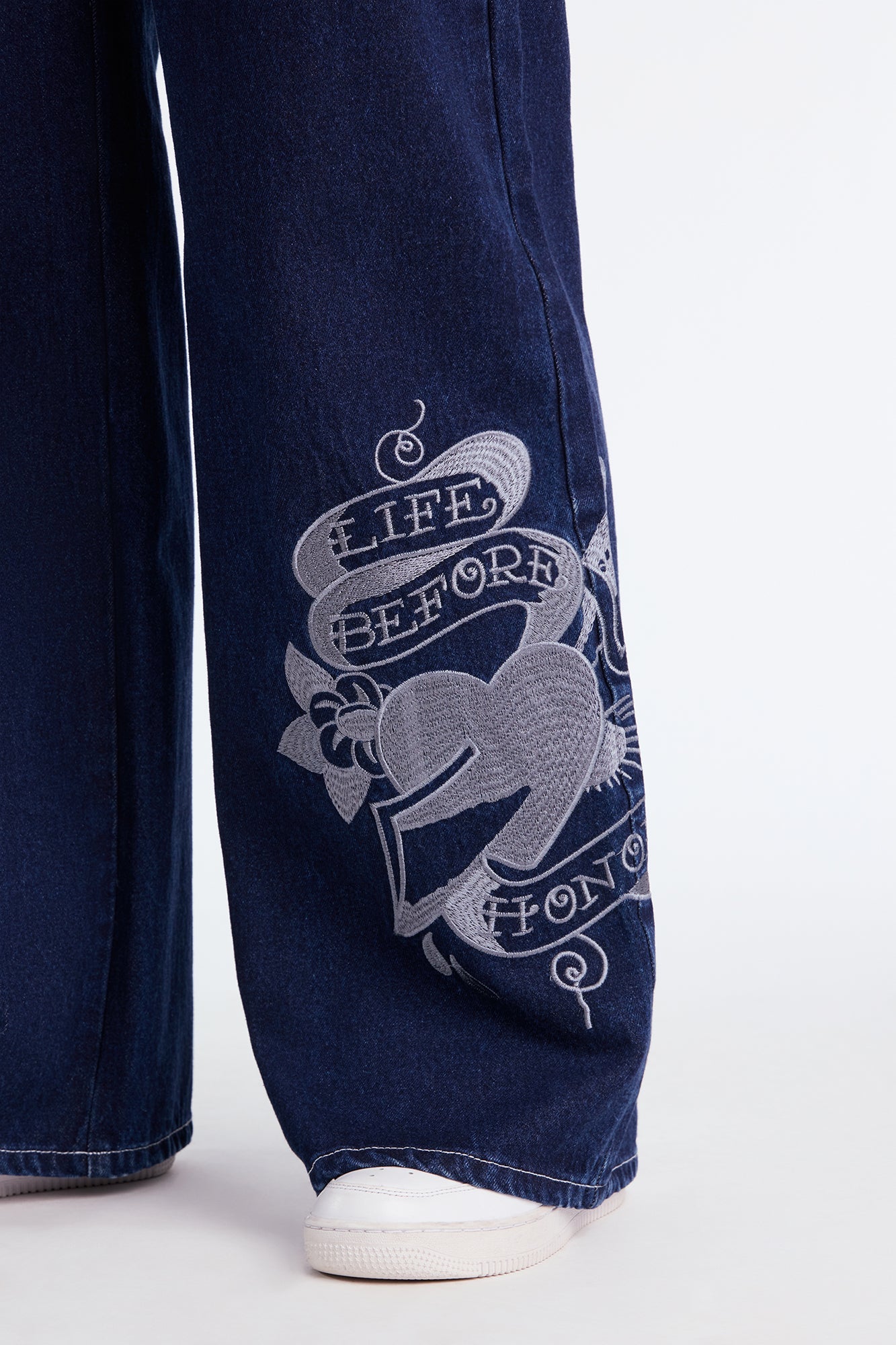 Ed Hardy Tiger Baggy Jeans - Medium Wash